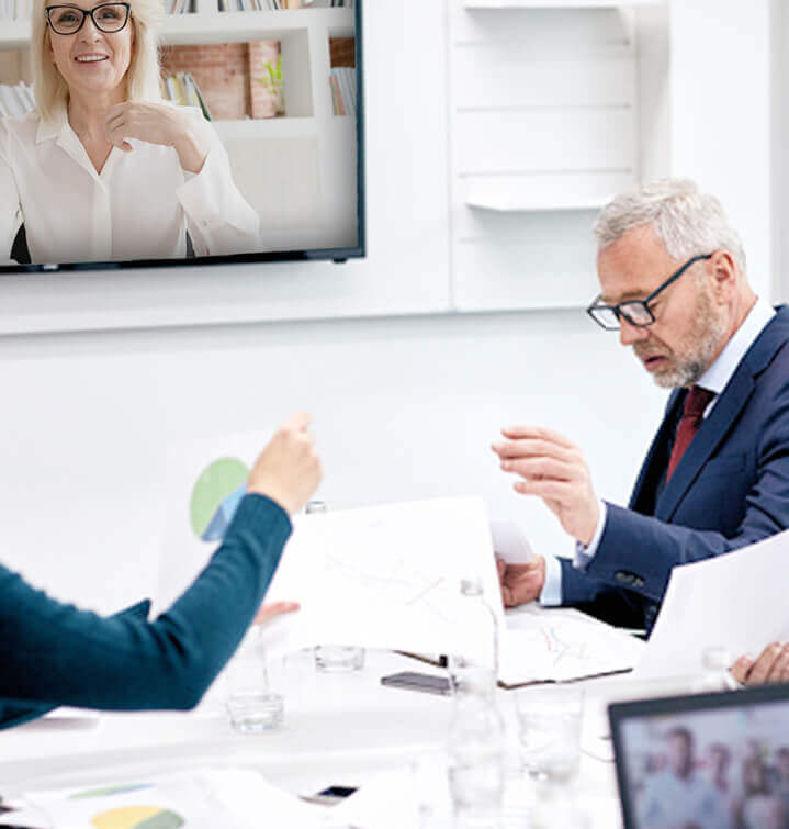 Round Tables - Engage powerfully through immersive digital experiences. Find your perfect speaker now!